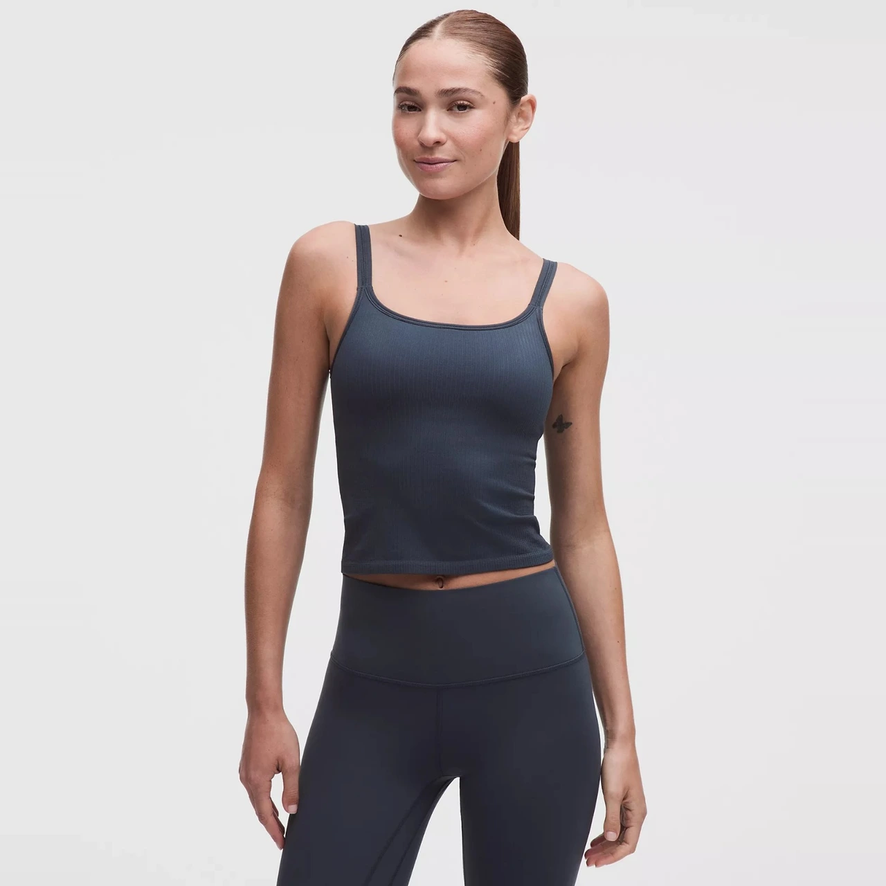 lululemon Ebb to Street 短款背心 带胸垫 轻支撑