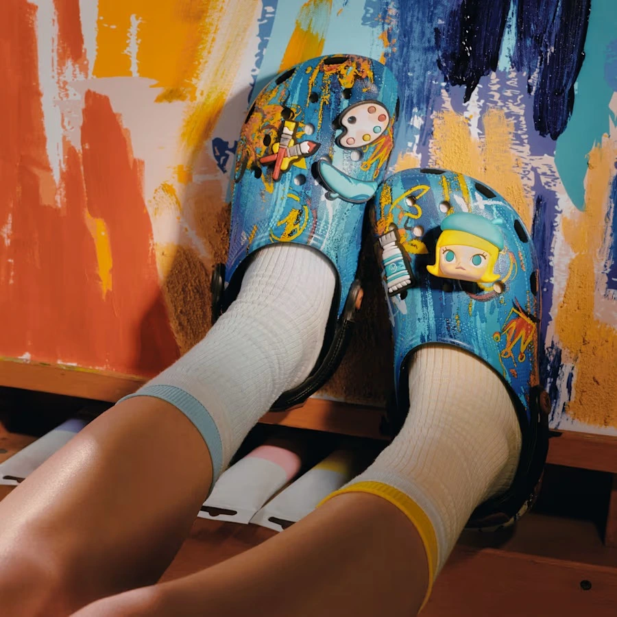 Crocs us：官网大促！Baya凉鞋$29、Cozy 毛绒拖鞋$50