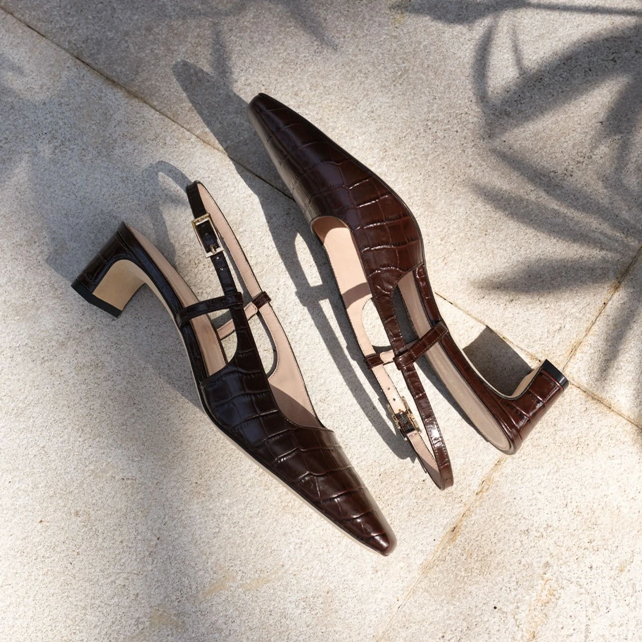 Stuart Weitzman Outlet：高跟鞋专场特惠！银色蝴蝶结尖头细跟高跟鞋$198