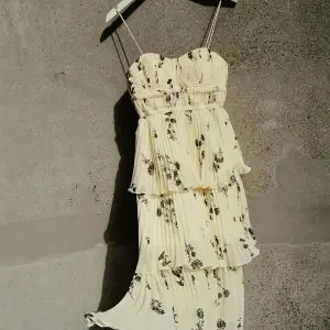 MATCHESFASHION火柴网：美裙特卖 Self-Portrait美裙$207