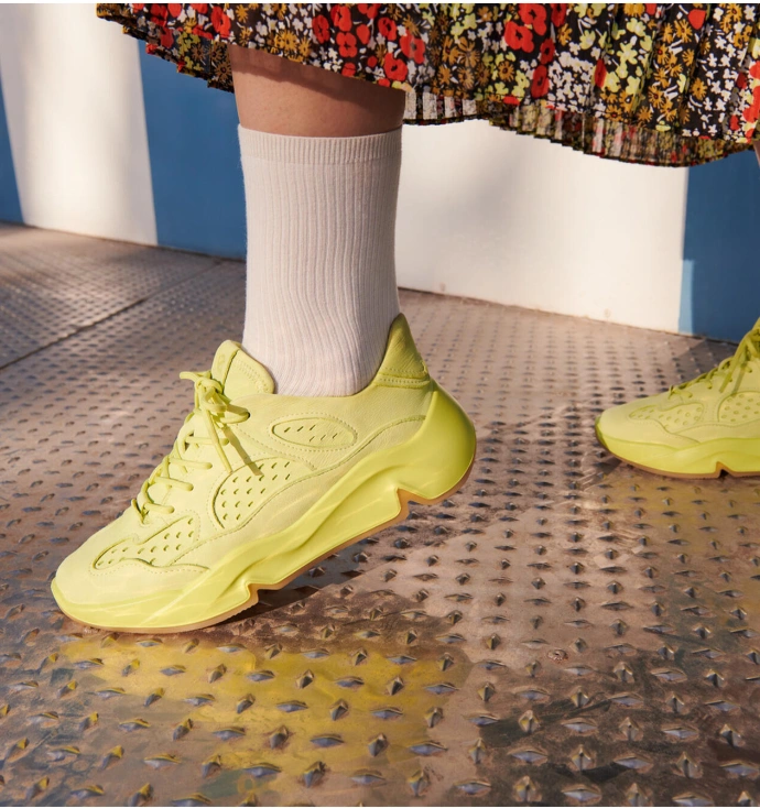 ECCO：劳工节大促 黑尾小白鞋$90、三瓣老爹鞋$104