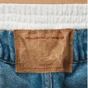 THE OUTNET：Alexander Wang 专场热卖 高腰直筒牛仔裤$182 拼接毛衣$282