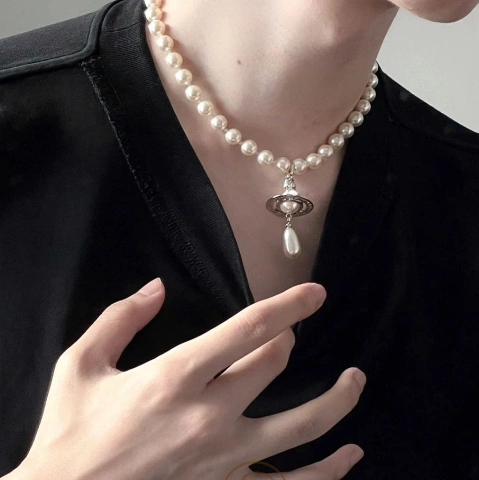 补货！Vivienne Westwood 西太后立体珍珠土星Choker