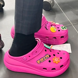 尺码补全！Crocs Classic Crush 泡芙洞洞鞋 成人女款 火龙果色