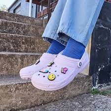 Famous Footwear：Crocs 卡骆驰洞洞鞋返校季促销