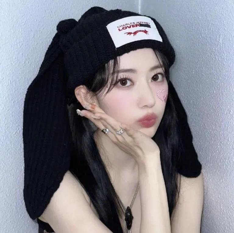 Lisa 同款！Charles Jeffrey Loverboy 兔耳帽