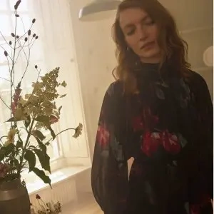 【2023黑五】Ted Baker 美网：大促升级！ 华丽花卉长裙$143、小香风毛呢外套$200