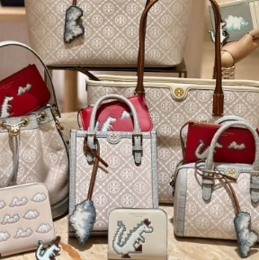 Tory Burch：龙年系列登场 盘龙链条包细节控超爱！