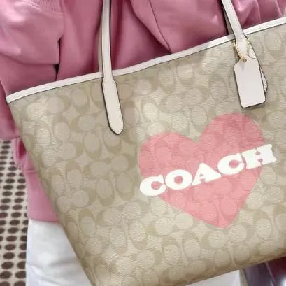 Coach Outlet CA：2024 情人节爱心、龙年限定系列上新