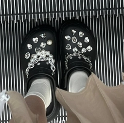2双CA$60！Crocs 泡芙洞洞鞋 2色可选