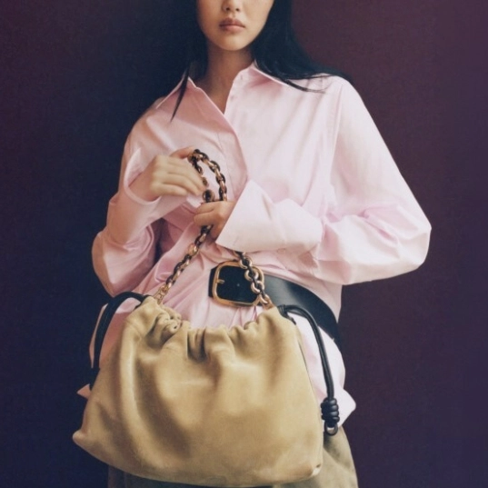 NET-A-PORTER 美国站：Loewe 新品上线！精致感穿搭