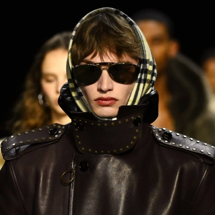 SSENSE：Burberry 多款半价+上新  羊绒围巾反季囤$300+