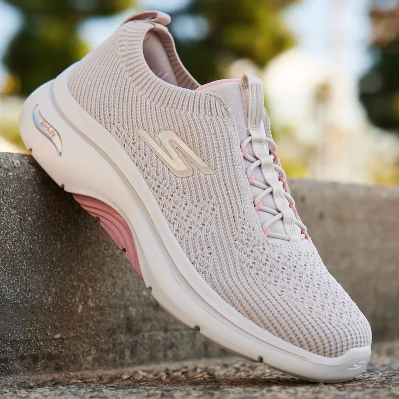 Macy's：精选运动休闲鞋履闪促，低至5折！