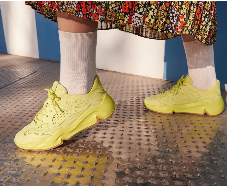 ECCO 柠檬黄三瓣运动鞋