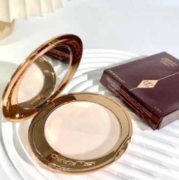 Charlotte Tilbury 粉饼